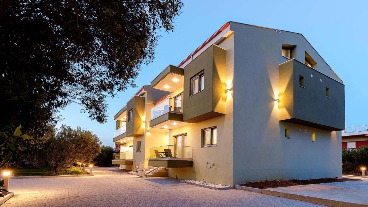 Estelle Family Luxury Apartments & Suites Jerakini Eksteriør bilde