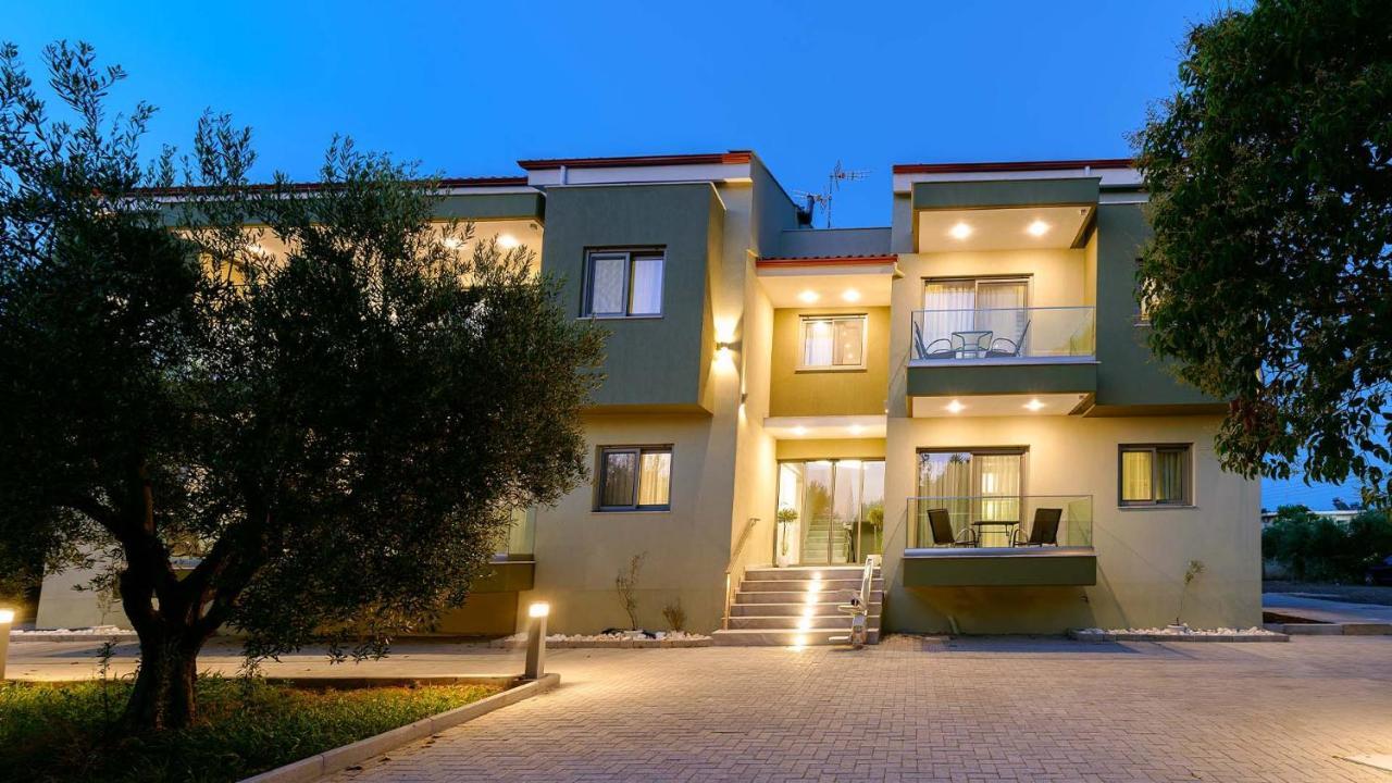 Estelle Family Luxury Apartments & Suites Jerakini Eksteriør bilde